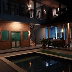 Kayu Tua Guest house